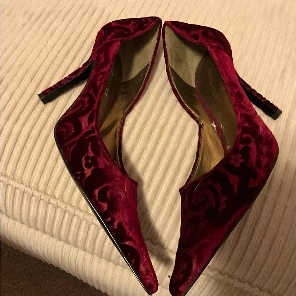 Nine West Velvet Pumps - Picture 4 of 6